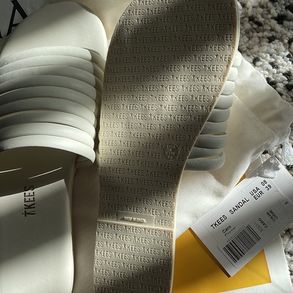 white leather sandals - Picture 4 of 4